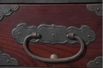 和製アンティーク　前面欅(ケヤキ)　金具の立派な佐渡箪笥(小木箪笥、和たんす、時代箪笥、収納箪笥、引き出し、整理箪笥、重ねタンス、アンティーク箪笥、バラ売り可能)(R-081130)