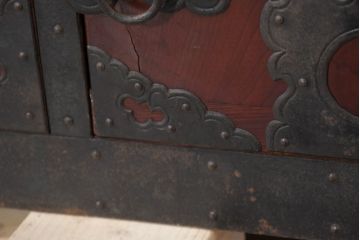 和製アンティーク　前面欅(ケヤキ)　金具の立派な佐渡箪笥(小木箪笥、和たんす、時代箪笥、収納箪笥、引き出し、整理箪笥、重ねタンス、アンティーク箪笥、バラ売り可能)(R-081130)