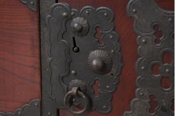 和製アンティーク　前面欅(ケヤキ)　金具の立派な佐渡箪笥(小木箪笥、和たんす、時代箪笥、収納箪笥、引き出し、整理箪笥、重ねタンス、アンティーク箪笥、バラ売り可能)(R-081130)