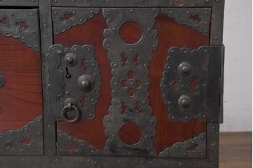 和製アンティーク　前面欅(ケヤキ)　金具の立派な佐渡箪笥(小木箪笥、和たんす、時代箪笥、収納箪笥、引き出し、整理箪笥、重ねタンス、アンティーク箪笥、バラ売り可能)(R-081130)