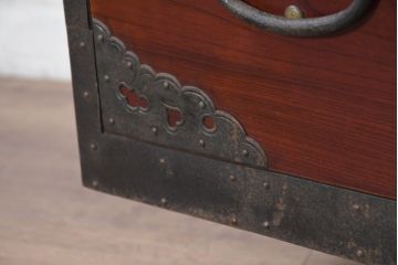 和製アンティーク　前面欅(ケヤキ)　金具の立派な佐渡箪笥ローボード(小木箪笥、和たんす、ローチェスト、時代箪笥、収納箪笥、引き出し、アンティーク箪笥)(R-081132)