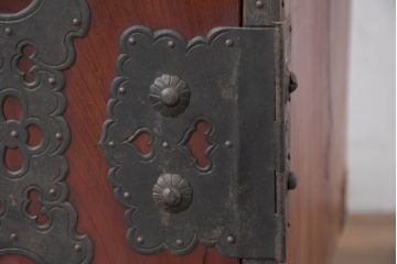 和製アンティーク　前面欅(ケヤキ)　金具の立派な佐渡箪笥ローボード(小木箪笥、和たんす、ローチェスト、時代箪笥、収納箪笥、引き出し、アンティーク箪笥)(R-081132)