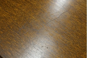 和製アンティーク　上手物!!　扉のデザインが素敵な古いタモ材の透かし彫り入り本箱　(R-081134)