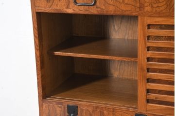 中古　新古品　未使用　展示品　二本松工藝館　田中家具　欅(ケヤキ)材玉杢　桐材　すっきりしとしたデザインの車箪笥(和タンス、収納箪笥、サイドボード、収納棚、戸棚、サイドキャビネット)(定価約121万円)(R-081136)