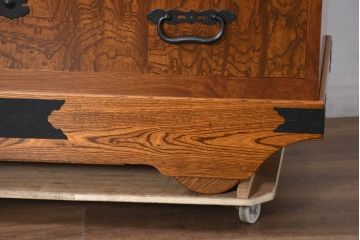 中古　新古品　未使用　展示品　二本松工藝館　田中家具　欅(ケヤキ)材玉杢　桐材　すっきりしとしたデザインの車箪笥(和タンス、収納箪笥、サイドボード、収納棚、戸棚、サイドキャビネット)(定価約121万円)(R-081136)