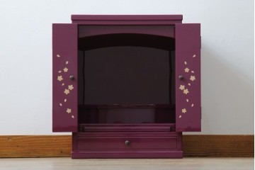 未使用　展示品　二本松民芸家具　田中家具　気品ある桜のデザインが美しい紫色に映えるモダンデザインの仏壇 定価約36万円相当　(R-081137)