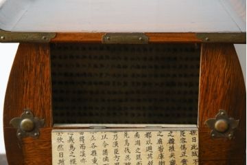 アジアンビンテージ　李朝デザイン　可愛らしい形の小さなサイドテーブル(バンダジ、バンダヂ、バンダチ、半閉櫃、花台、飾り台、収納箱、木箱、小物収納、収納棚、店舗什器、ヴィンテージ、李朝家具)(R-081140)