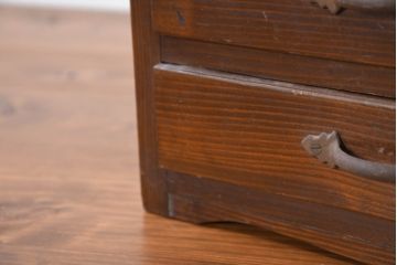和製アンティーク　古い木の素朴さが魅力の七段小引き出し(卓上収納、小物収納)(R-081142)