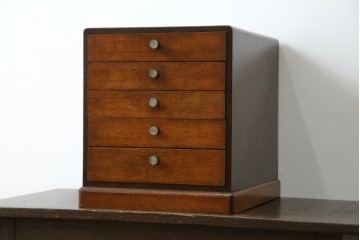 和製アンティーク　懐かしい雰囲気の五段小引き出し　(R-081144)