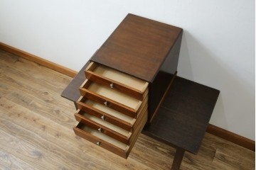 和製アンティーク　懐かしい雰囲気の五段小引き出し　(R-081144)