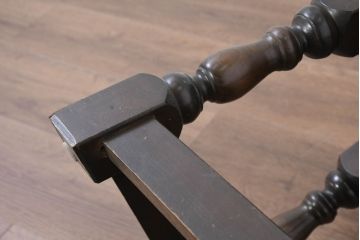 和製ビンテージ　脚のデザインが素敵な小さなラウンドサイドテーブル(コーヒーテーブル、ラウンドテーブル、丸テーブル、センターテーブル、ヴィンテージ)(R-081145)