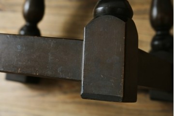 和製ヴィンテージ　クラシカルなデザインの小さなラウンドサイドテーブル　(R-081145)