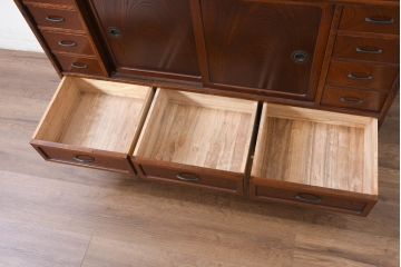 中古　国産　職人手作り　隠し収納付き　引き出しいっぱいの珍しい2段重ね茶箪笥(茶たんす、茶タンス、キャビネット、茶棚、飾り棚、収納棚、戸棚、店舗什器)(R-081146)