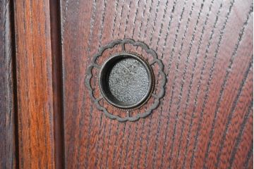 中古　国産　職人手作り　隠し収納付き　引き出しいっぱいの珍しい2段重ね茶箪笥(茶たんす、茶タンス、キャビネット、茶棚、飾り棚、収納棚、戸棚、店舗什器)(R-081146)