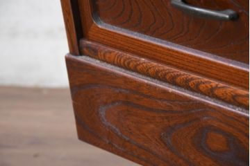 中古　国産　職人手作り　隠し収納付き　引き出しいっぱいの珍しい2段重ね茶箪笥(茶たんす、茶タンス、キャビネット、茶棚、飾り棚、収納棚、戸棚、店舗什器)(R-081146)