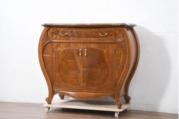 中古　美品!!　希少デザイン　アールヌーヴォー様式　曲線的なデザインが優雅な印象の象嵌入りサイドボード(サイドキャビネット、リビングボード、収納棚、戸棚)(R-081147)
