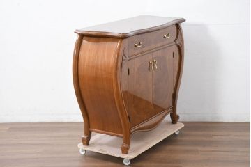 中古　美品!!　希少デザイン　アールヌーヴォー様式　曲線的なデザインが優雅な印象の象嵌入りサイドボード(サイドキャビネット、リビングボード、収納棚、戸棚)(R-081147)