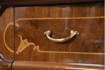 中古　美品!!　希少デザイン　アールヌーヴォー様式　曲線的なデザインが優雅な印象の象嵌入りサイドボード(サイドキャビネット、リビングボード、収納棚、戸棚)(R-081147)