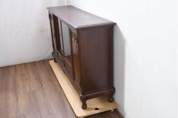 中古　美品　国会議事堂納品の高級家具メーカー　徳田家具　上品な佇まいで存在感のあるサイドボード(サイドキャビネット、収納棚、戸棚、飾り棚、食器棚、カップボード、リビングボード)(R-081148)