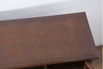 中古　美品　国会議事堂納品の高級家具メーカー　徳田家具　上品な佇まいで存在感のあるサイドボード(サイドキャビネット、収納棚、戸棚、飾り棚、食器棚、カップボード、リビングボード)(R-081148)