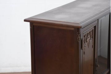 中古　美品　国会議事堂納品の高級家具メーカー　徳田家具　上品な佇まいで存在感のあるサイドボード(サイドキャビネット、収納棚、戸棚、飾り棚、食器棚、カップボード、リビングボード)(R-081148)