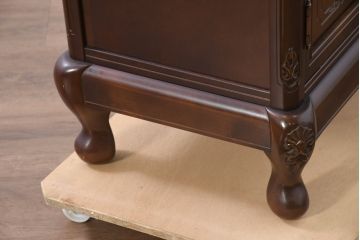 中古　美品　国会議事堂納品の高級家具メーカー　徳田家具　上品な佇まいで存在感のあるサイドボード(サイドキャビネット、収納棚、戸棚、飾り棚、食器棚、カップボード、リビングボード)(R-081148)