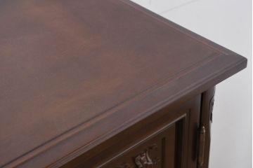 中古　美品　国会議事堂納品の高級家具メーカー　徳田家具　上品な佇まいで存在感のあるサイドボード(サイドキャビネット、収納棚、戸棚、飾り棚、食器棚、カップボード、リビングボード)(R-081148)