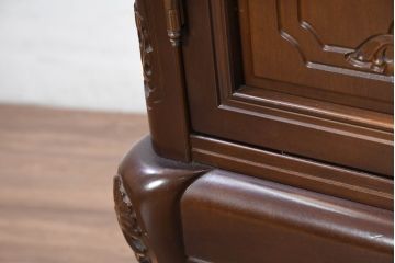 中古　美品　国会議事堂納品の高級家具メーカー　徳田家具　上品な佇まいで存在感のあるサイドボード(サイドキャビネット、収納棚、戸棚、飾り棚、食器棚、カップボード、リビングボード)(R-081148)