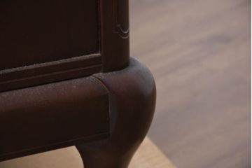 中古　美品　国会議事堂納品の高級家具メーカー　徳田家具　上品な佇まいで存在感のあるサイドボード(サイドキャビネット、収納棚、戸棚、飾り棚、食器棚、カップボード、リビングボード)(R-081148)