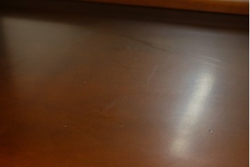 中古　美品　国会議事堂納品の高級家具メーカー　徳田家具　上品な佇まいで存在感のあるサイドボード　(R-081148)