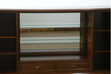 中古　美品　国会議事堂納品の高級家具メーカー　徳田家具　上品な佇まいで存在感のあるサイドボード　(R-081148)