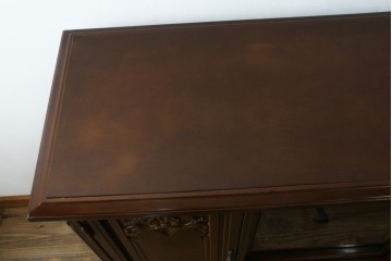 中古　美品　国会議事堂納品の高級家具メーカー　徳田家具　上品な佇まいで存在感のあるサイドボード　(R-081148)
