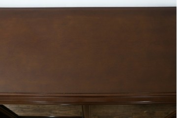 中古　美品　国会議事堂納品の高級家具メーカー　徳田家具　上品な佇まいで存在感のあるサイドボード　(R-081148)