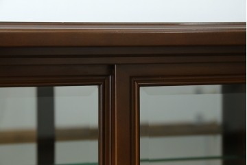 中古　美品　国会議事堂納品の高級家具メーカー　徳田家具　上品な佇まいで存在感のあるサイドボード　(R-081148)