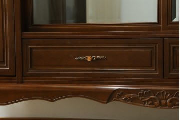 中古　美品　国会議事堂納品の高級家具メーカー　徳田家具　上品な佇まいで存在感のあるサイドボード　(R-081148)