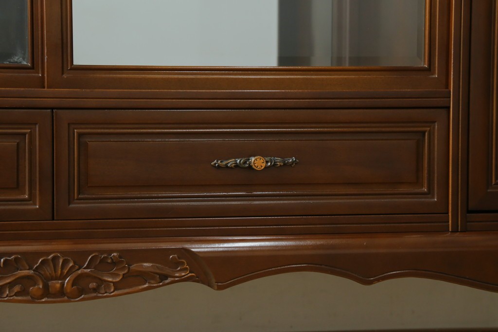 中古　美品　国会議事堂納品の高級家具メーカー　徳田家具　上品な佇まいで存在感のあるサイドボード　(R-081148)