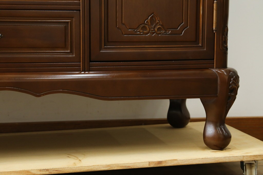 中古　美品　国会議事堂納品の高級家具メーカー　徳田家具　上品な佇まいで存在感のあるサイドボード　(R-081148)