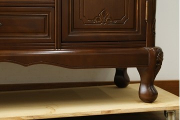 中古　美品　国会議事堂納品の高級家具メーカー　徳田家具　上品な佇まいで存在感のあるサイドボード　(R-081148)
