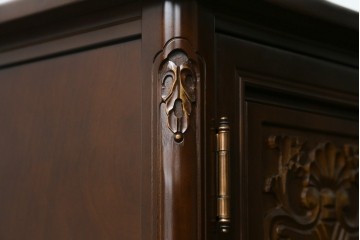 中古　美品　国会議事堂納品の高級家具メーカー　徳田家具　上品な佇まいで存在感のあるサイドボード　(R-081148)