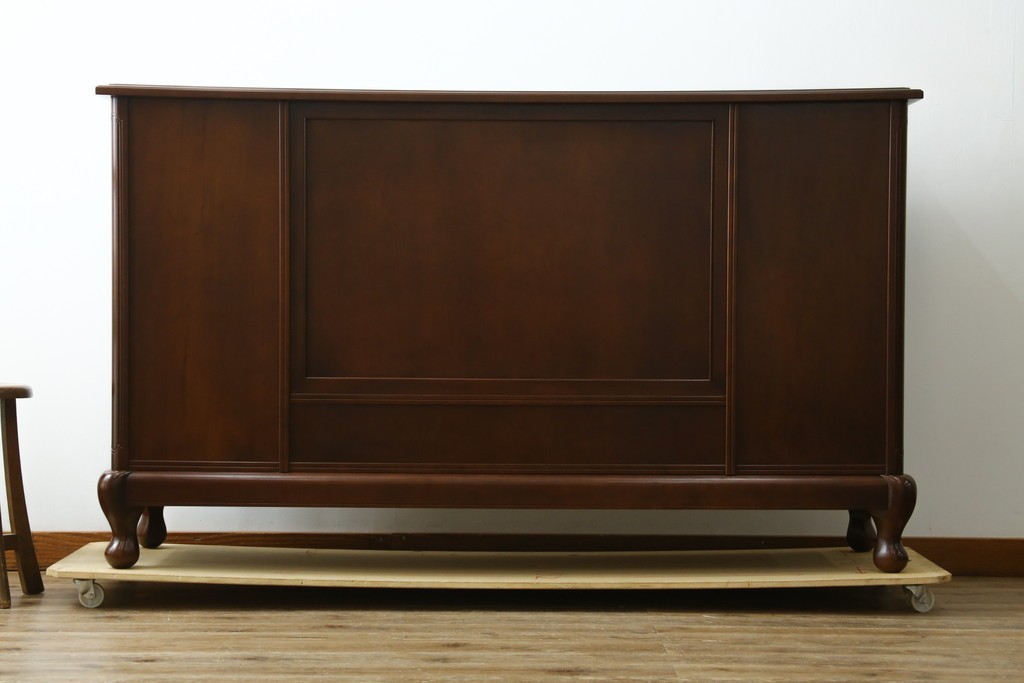 中古　美品　国会議事堂納品の高級家具メーカー　徳田家具　上品な佇まいで存在感のあるサイドボード　(R-081148)