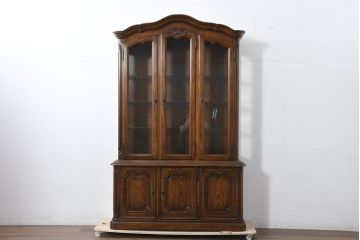 中古　美品　DREXEL HERITAGE(ドレクセルヘリテイジ)　Touraine(ツーレイン)シリーズ　アンティーク調　クラシックなデザインがステキな二段重ねキャビネット(カップボード、キャビネット、飾り棚、戸棚、収納棚、本箱、ブックケース、ディスプレイケース、キュリオケース)(R-081149)