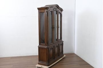 中古　美品　DREXEL HERITAGE(ドレクセルヘリテイジ)　Touraine(ツーレイン)シリーズ　アンティーク調　クラシックなデザインがステキな二段重ねキャビネット(カップボード、キャビネット、飾り棚、戸棚、収納棚、本箱、ブックケース、ディスプレイケース、キュリオケース)(R-081149)