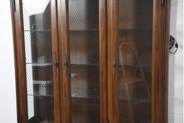 中古　美品　DREXEL HERITAGE(ドレクセルヘリテイジ)　Touraine(ツーレイン)シリーズ　アンティーク調　クラシックなデザインがステキな二段重ねキャビネット(カップボード、キャビネット、飾り棚、戸棚、収納棚、本箱、ブックケース、ディスプレイケース、キュリオケース)(R-081149)