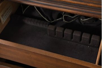 中古　美品　DREXEL HERITAGE(ドレクセルヘリテイジ)　Touraine(ツーレイン)シリーズ　アンティーク調　クラシックなデザインがステキな二段重ねキャビネット(カップボード、キャビネット、飾り棚、戸棚、収納棚、本箱、ブックケース、ディスプレイケース、キュリオケース)(R-081149)