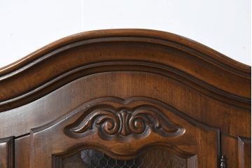 中古　美品　DREXEL HERITAGE(ドレクセルヘリテイジ)　Touraine(ツーレイン)シリーズ　アンティーク調　クラシックなデザインがステキな二段重ねキャビネット(カップボード、キャビネット、飾り棚、戸棚、収納棚、本箱、ブックケース、ディスプレイケース、キュリオケース)(R-081149)