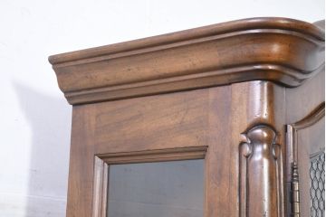中古　美品　DREXEL HERITAGE(ドレクセルヘリテイジ)　Touraine(ツーレイン)シリーズ　アンティーク調　クラシックなデザインがステキな二段重ねキャビネット(カップボード、キャビネット、飾り棚、戸棚、収納棚、本箱、ブックケース、ディスプレイケース、キュリオケース)(R-081149)