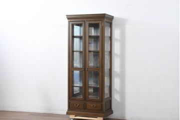 中古　美品　maruni(マルニ木工)　地中海ロイヤルシリーズ(ROYAL)　 シックな佇まいが魅力的なキャビネット(キュリオケース、ガラスケース、ショーケース、食器棚、カップボード、収納棚、戸棚、飾り棚、店舗什器、コレクションケース)(定価約60万円)(R-081151)