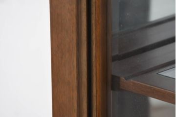 中古　美品　maruni(マルニ木工)　地中海ロイヤルシリーズ(ROYAL)　 シックな佇まいが魅力的なキャビネット(キュリオケース、ガラスケース、ショーケース、食器棚、カップボード、収納棚、戸棚、飾り棚、店舗什器、コレクションケース)(定価約60万円)(R-081151)