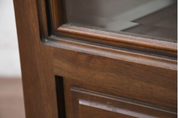 中古　美品　maruni(マルニ木工)　地中海ロイヤルシリーズ(ROYAL)　 シックな佇まいが魅力的なキャビネット(キュリオケース、ガラスケース、ショーケース、食器棚、カップボード、収納棚、戸棚、飾り棚、店舗什器、コレクションケース)(定価約60万円)(R-081151)