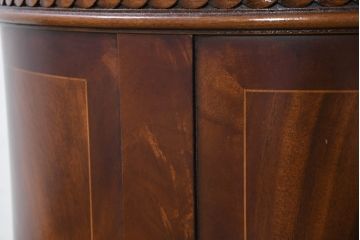 中古　美品　アメリカ　最高級家具メーカー　Baker(ベーカー社)　存在感と収納力を兼ね備えたドラムテーブル(ラウンドテーブル、サイドテーブル、コーヒーテーブル、サイドキャビネット)(定価約80万円)(R-081154)